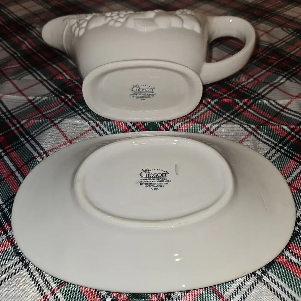 Gibson Home Fruitful Gravy Boat with Saucer
